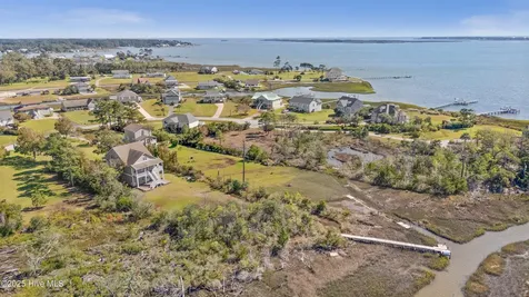 306 Joan Court Beaufort NC 28516