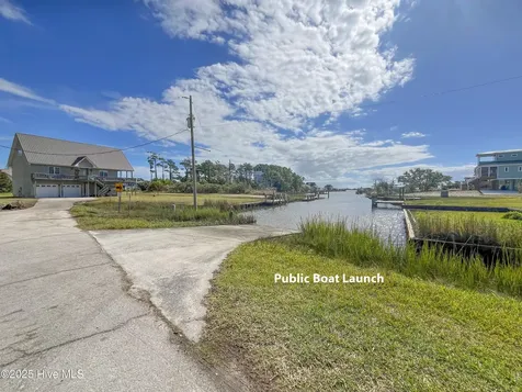 306 Joan Court Beaufort NC 28516