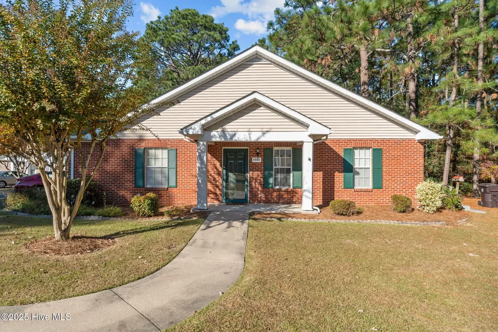 1302 Chancery Court Aberdeen NC 28315