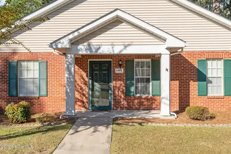 1302 Chancery Court Aberdeen NC 28315