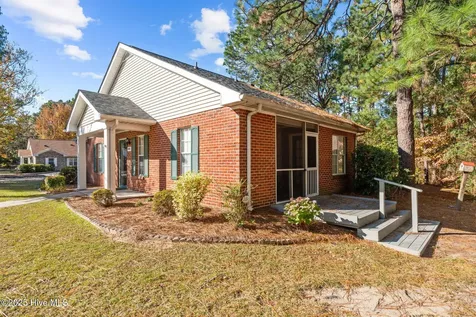 1302 Chancery Court Aberdeen NC 28315