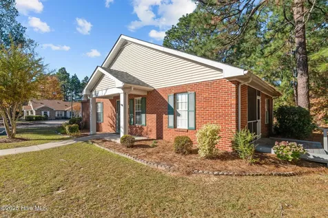 1302 Chancery Court Aberdeen NC 28315