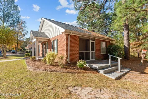 1302 Chancery Court Aberdeen NC 28315