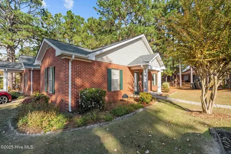 1302 Chancery Court Aberdeen NC 28315