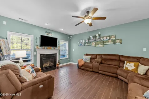 667 Saint Johns Loop Raeford NC 28376