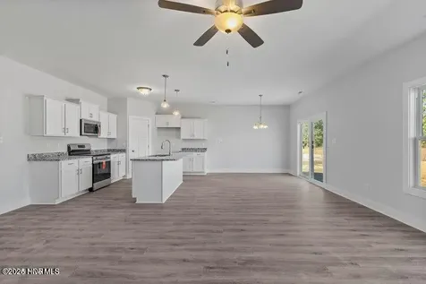 318 E Theriault Court Jacksonville NC 28540
