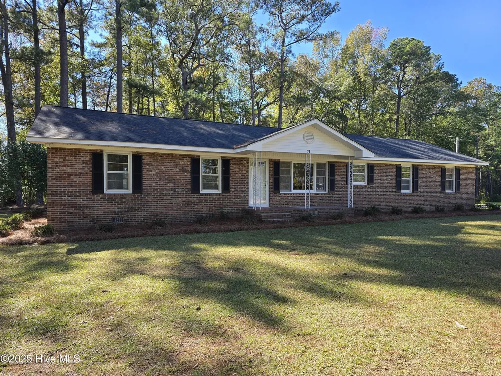 75 Pineland Woods Drive Whiteville NC 28472