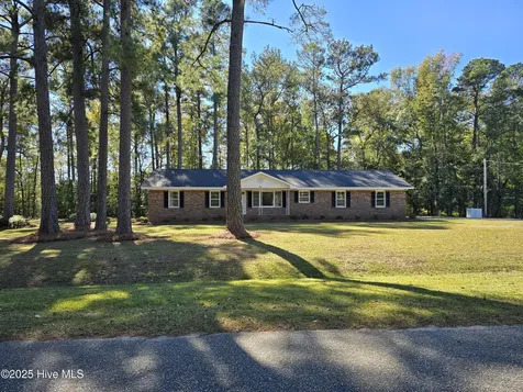 75 Pineland Woods Drive Whiteville NC 28472