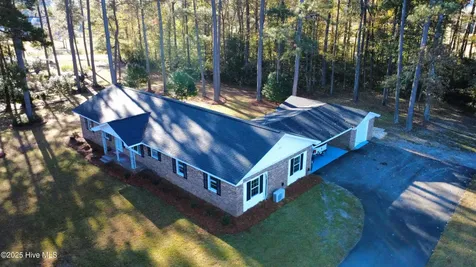 75 Pineland Woods Drive Whiteville NC 28472