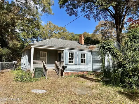 704 Prince Street Laurinburg NC 28352