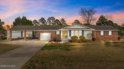 16 Port Side Lane Belhaven NC 27810