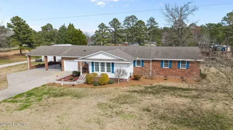 16 Port Side Lane Belhaven NC 27810