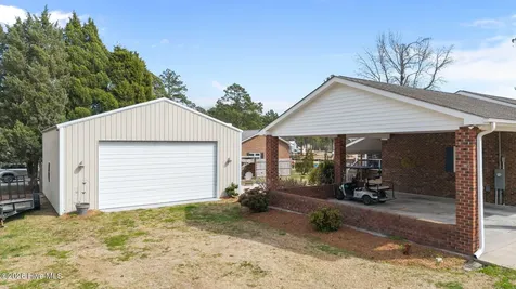 16 Port Side Lane Belhaven NC 27810