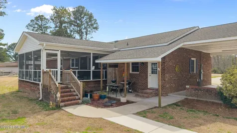 16 Port Side Lane Belhaven NC 27810