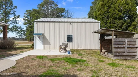 16 Port Side Lane Belhaven NC 27810