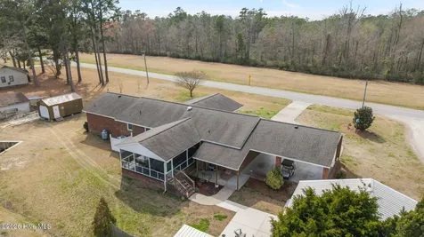 16 Port Side Lane Belhaven NC 27810