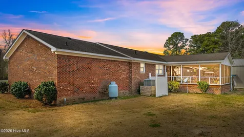16 Port Side Lane Belhaven NC 27810