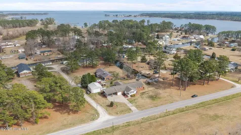 16 Port Side Lane Belhaven NC 27810