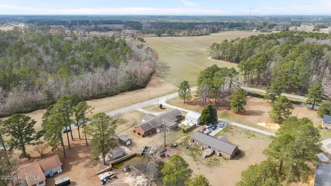 16 Port Side Lane Belhaven NC 27810