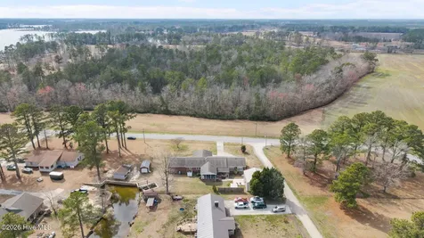16 Port Side Lane Belhaven NC 27810