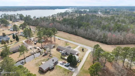 16 Port Side Lane Belhaven NC 27810