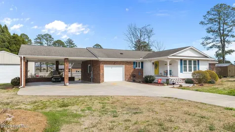 16 Port Side Lane Belhaven NC 27810
