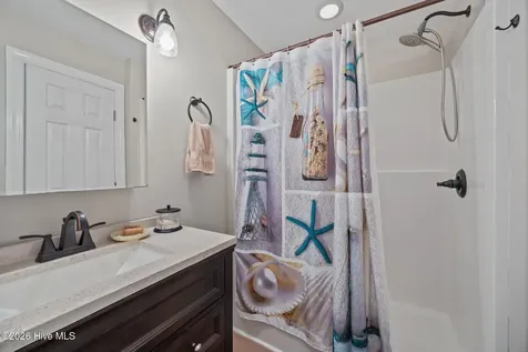 16 Port Side Lane Belhaven NC 27810
