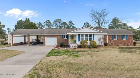 16 Port Side Lane Belhaven NC 27810