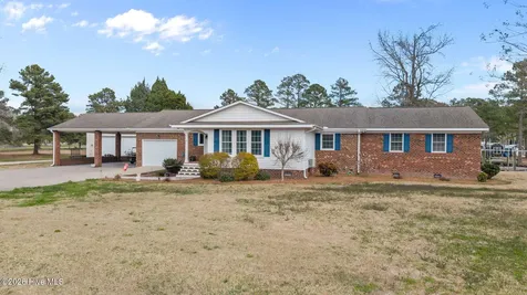 16 Port Side Lane Belhaven NC 27810