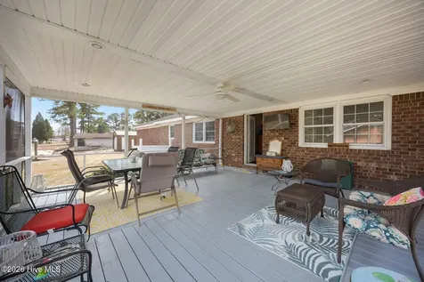 16 Port Side Lane Belhaven NC 27810