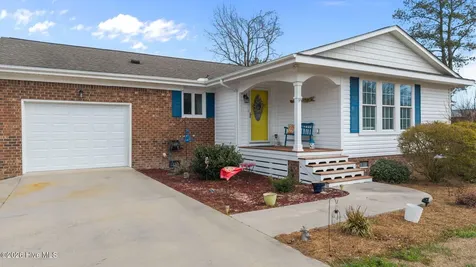 16 Port Side Lane Belhaven NC 27810