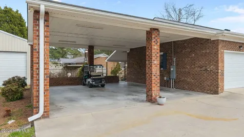 16 Port Side Lane Belhaven NC 27810