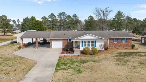16 Port Side Lane Belhaven NC 27810