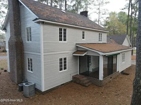 511 S Wilkinson Drive Laurinburg NC 28352