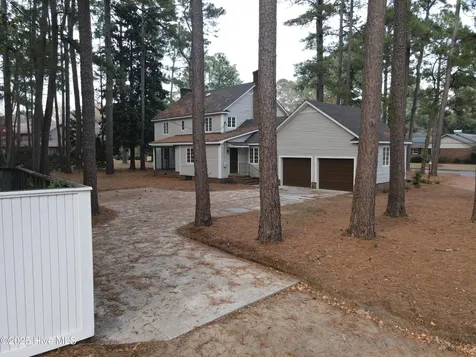 511 S Wilkinson Drive Laurinburg NC 28352