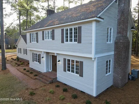 511 S Wilkinson Drive Laurinburg NC 28352