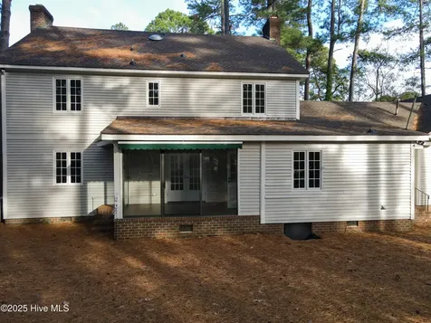511 S Wilkinson Drive Laurinburg NC 28352