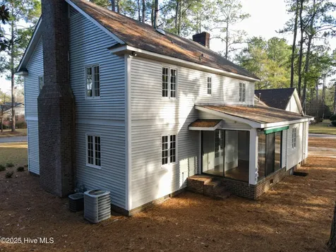 511 S Wilkinson Drive Laurinburg NC 28352