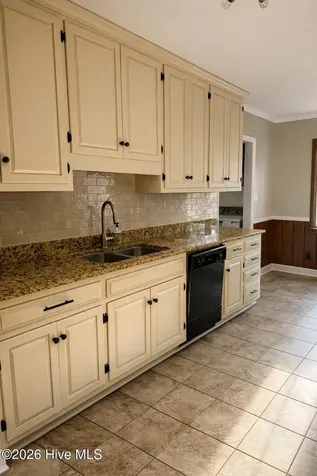 511 S Wilkinson Drive Laurinburg NC 28352
