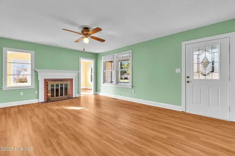 213 Mansfield Parkway Morehead City NC 28557