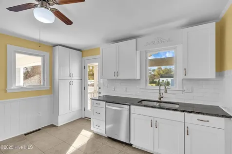 213 Mansfield Parkway Morehead City NC 28557