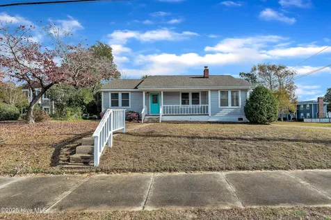 213 Mansfield Parkway Morehead City NC 28557
