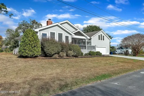 213 Mansfield Parkway Morehead City NC 28557