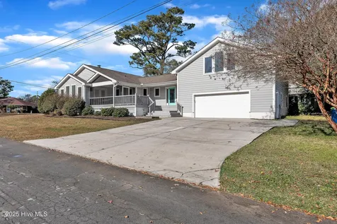 213 Mansfield Parkway Morehead City NC 28557