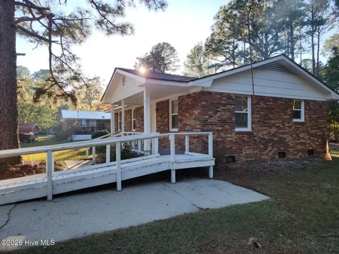 616 N Pine Street Roseboro NC 28382