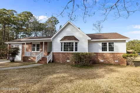 3704 Oxford Court Morehead City NC 28557