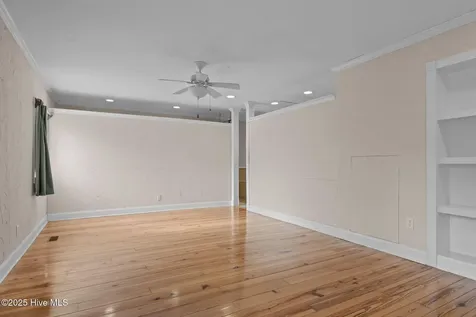 3704 Oxford Court Morehead City NC 28557