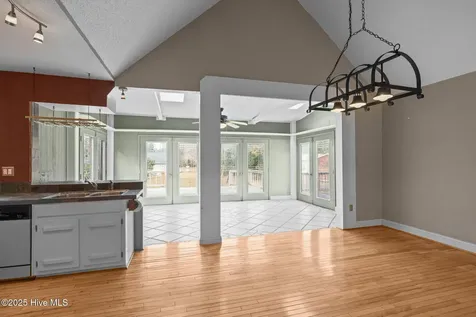 3704 Oxford Court Morehead City NC 28557