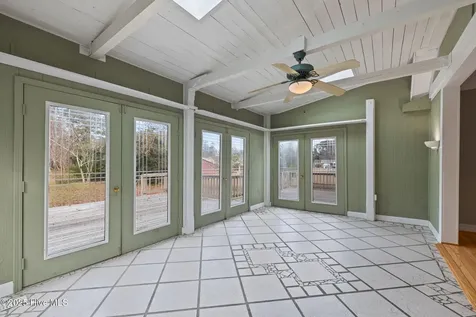 3704 Oxford Court Morehead City NC 28557