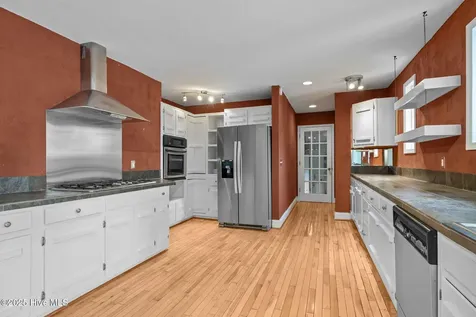 3704 Oxford Court Morehead City NC 28557